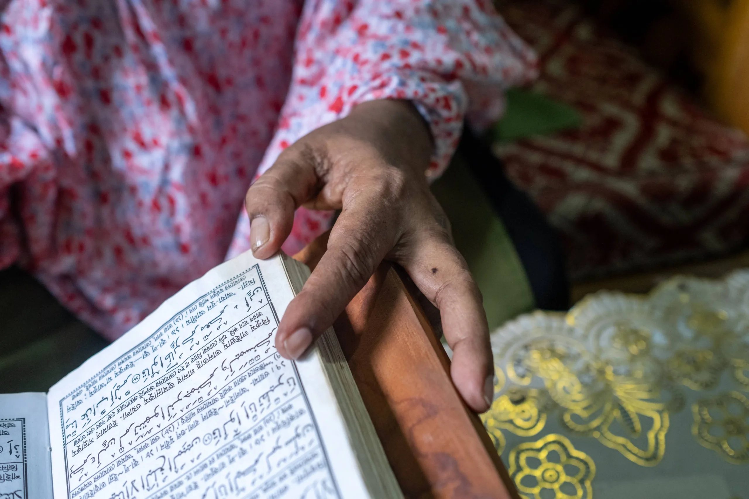 A close up of Mahamuda reciting her morning prayers