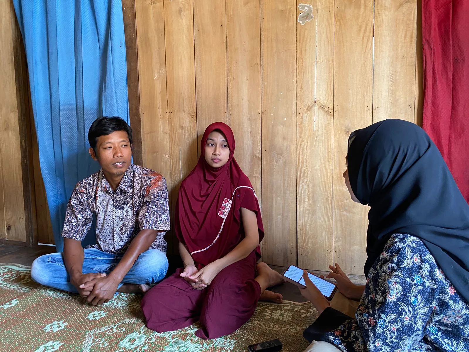 Nur Amin and Ida Ida Royani sit together and talk to an interviewer.