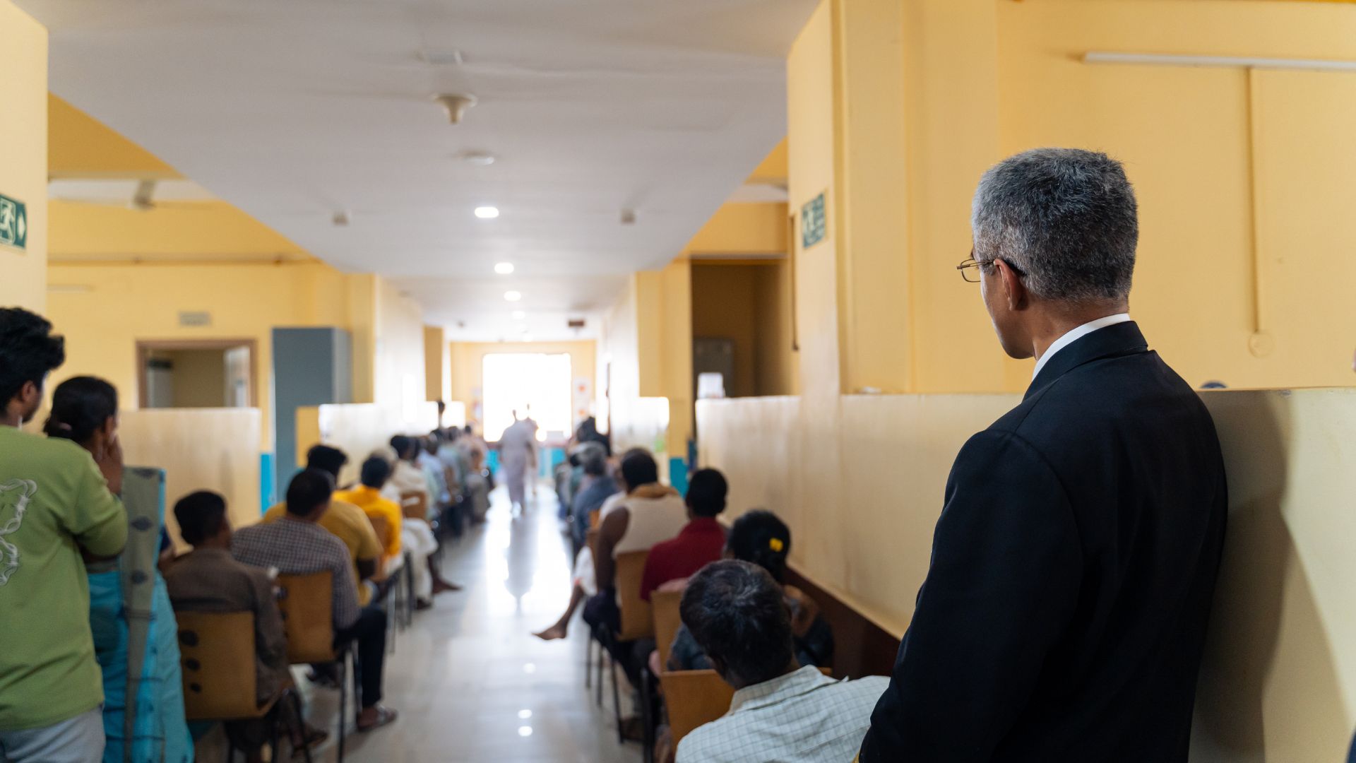 The US Surgeon General Dr. Vivek Murthy observing a cardiac Care Companion Program session in a ward at Jayadeva Hospital in Bangalore, India.